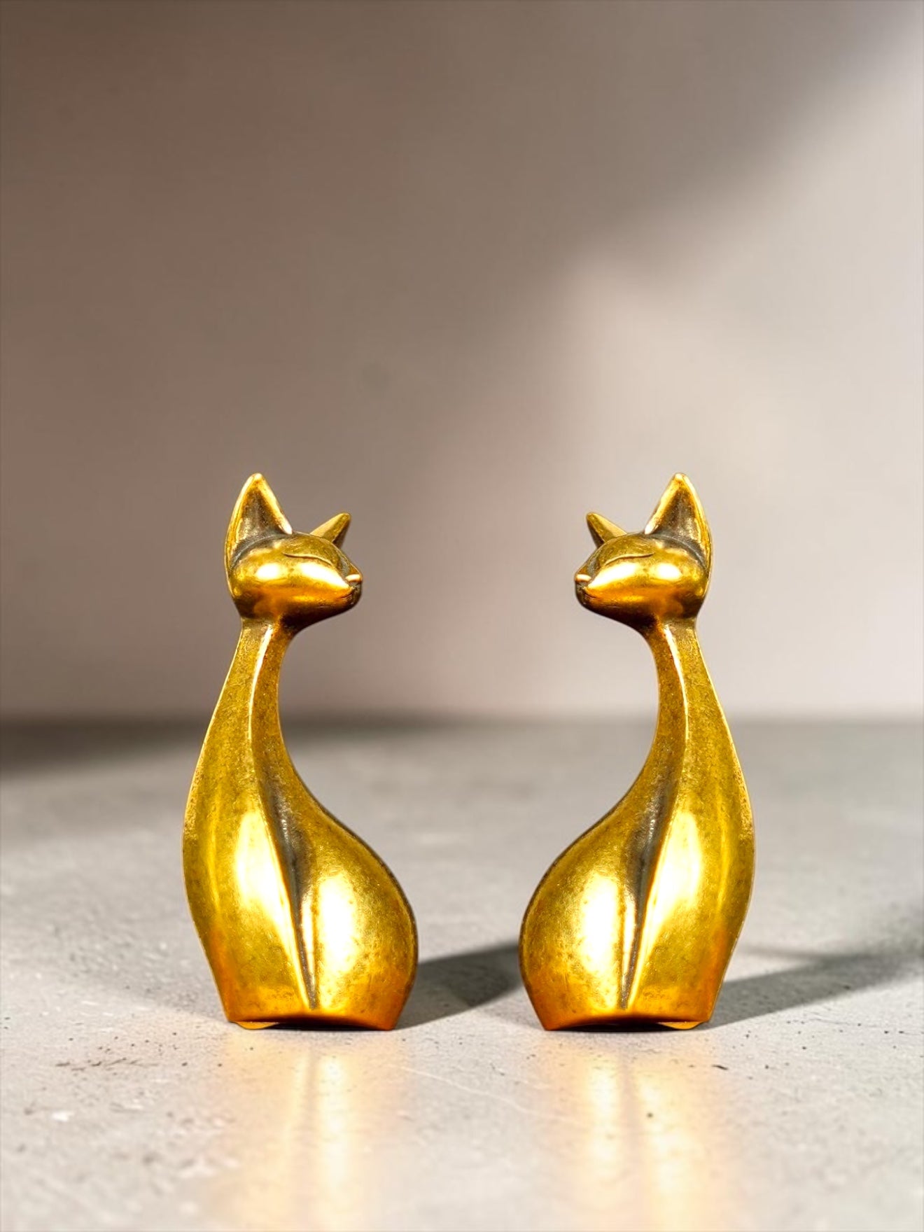 Brass Mini Artistic Cat Collectible Figurine