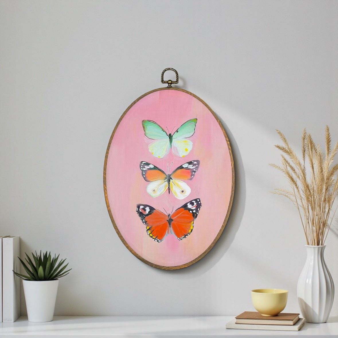 Canvas Animal Artwork: Oval Framed