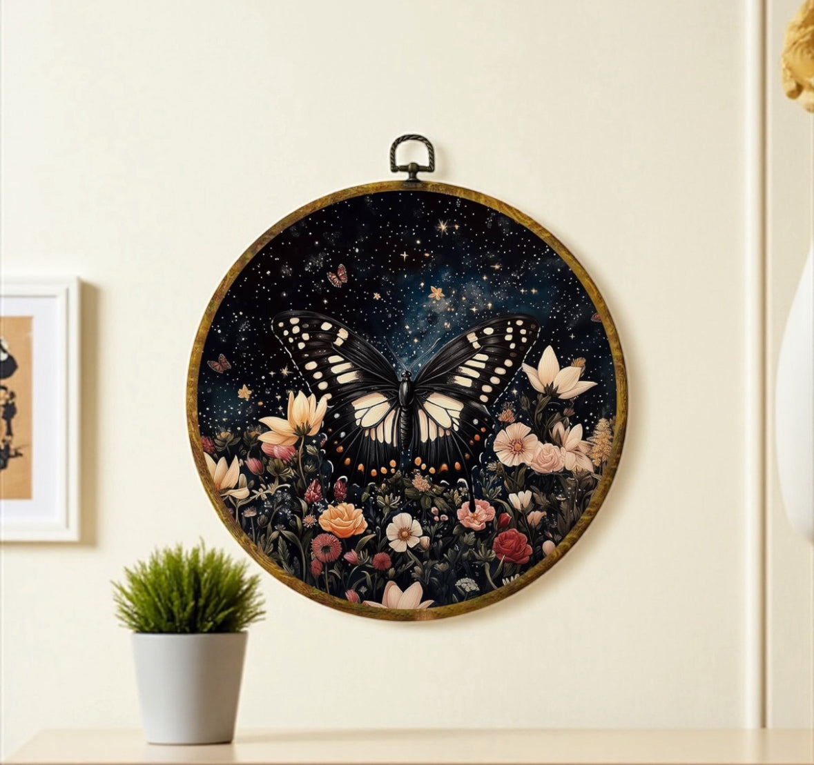 Canvas Animal Artwork: Round Framed