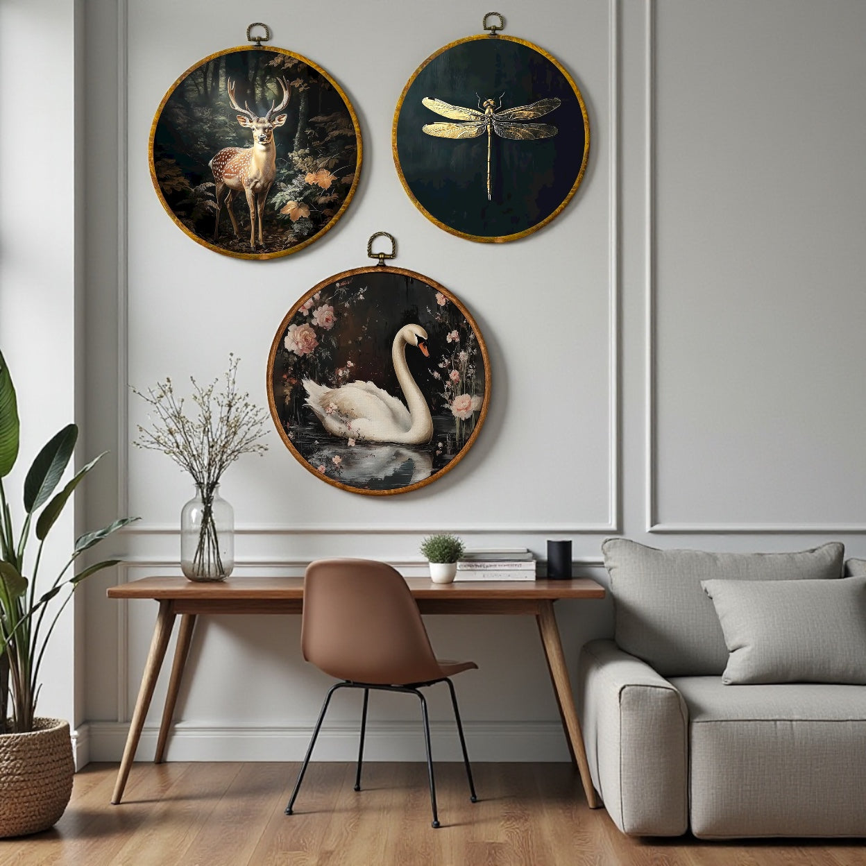 Canvas Animal Artwork: Round Framed
