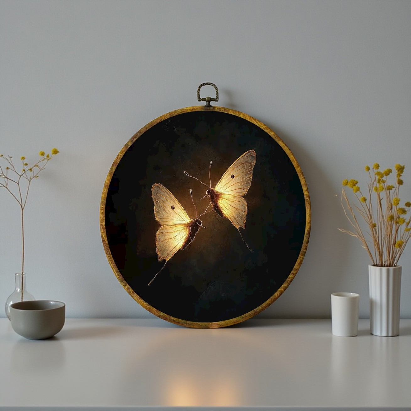 Canvas Animal Artwork: Round Framed