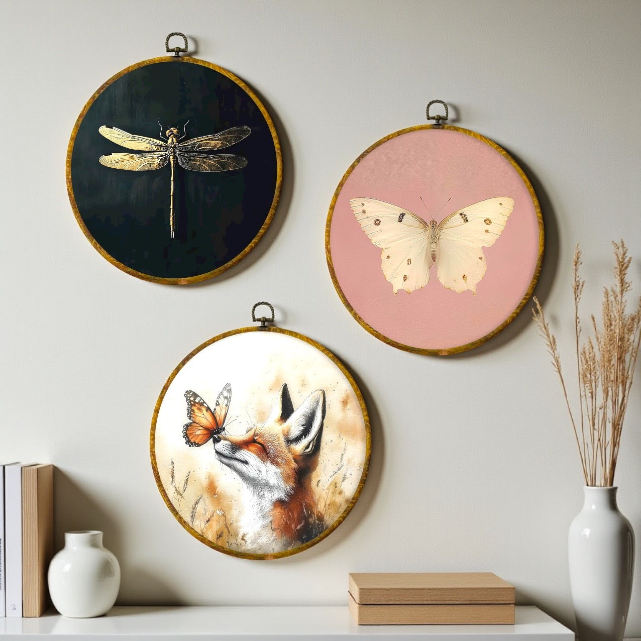 Canvas Animal Artwork: Round Framed